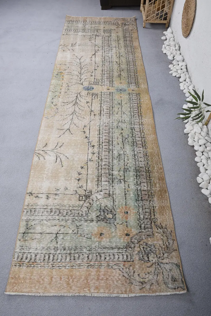 Elegante alfombra beige, 2,8x10,1 pies con detalles en verde