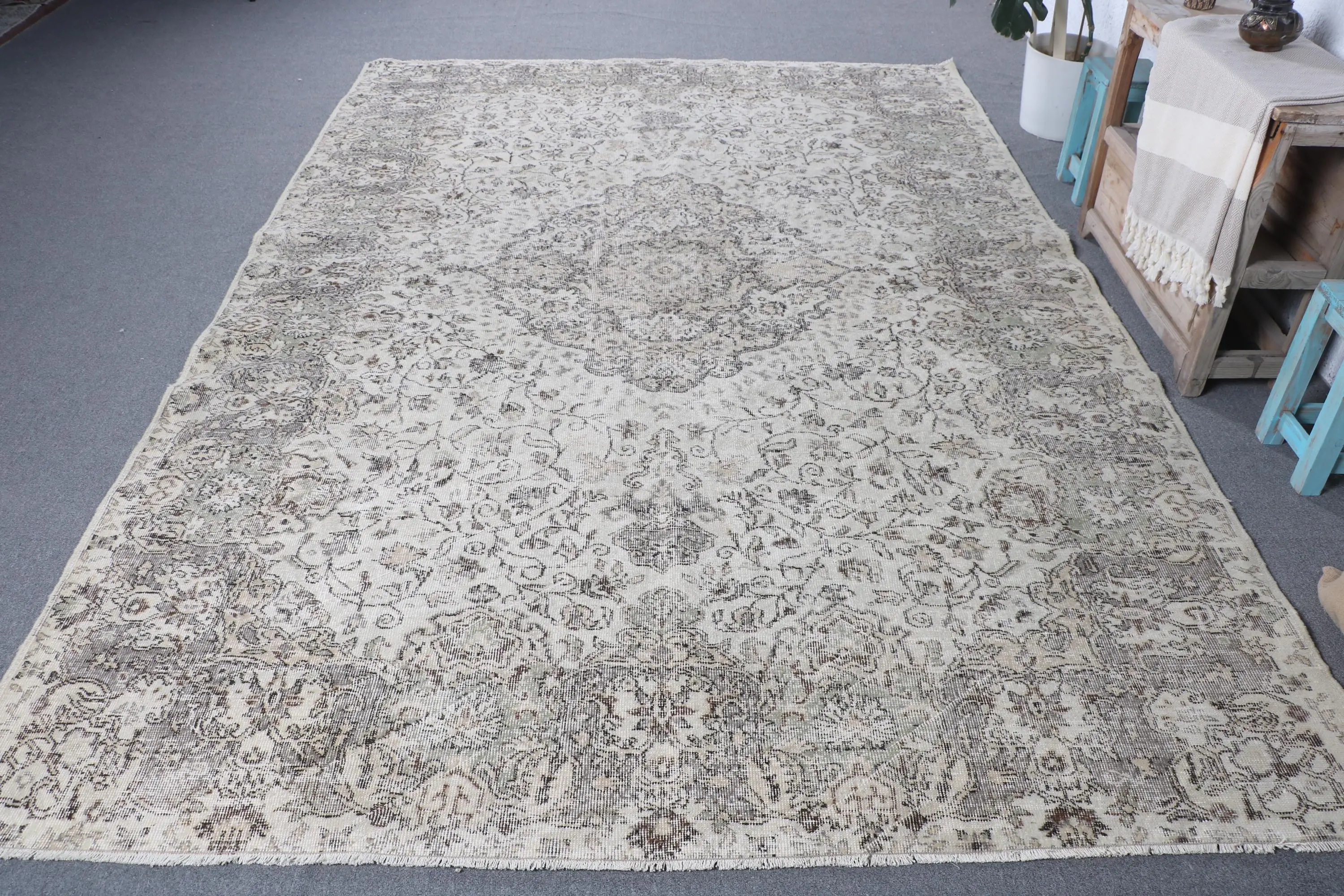 Vintage Teppich 7x10,2 ft (213x311 cm), grauer abstrakter türkischer Teppich - 1