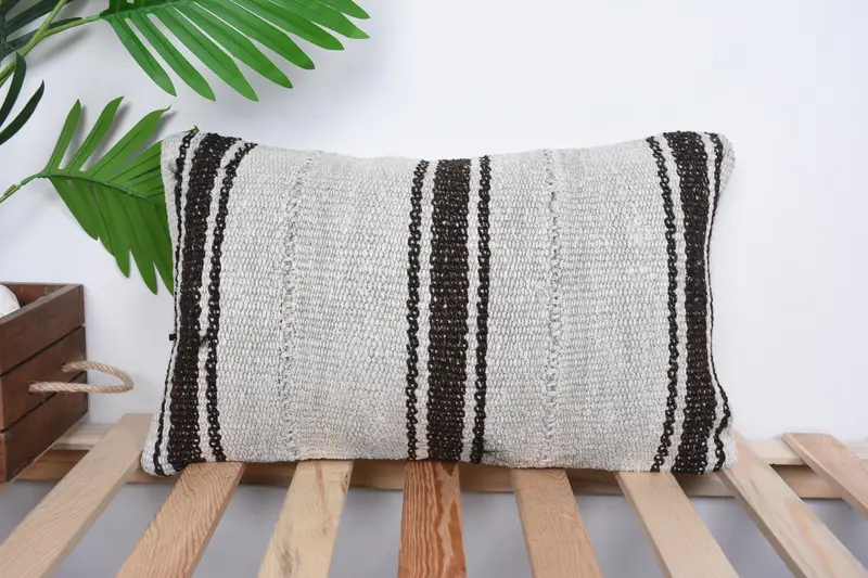 Almohada vintage, cubierta de almohada de kilim, caja de cojín blanco de 12x20, almohada, almohada de diseñador de interiores, caja de almohada de lanzamiento de diseñador, almohada turca de kilim - 1
