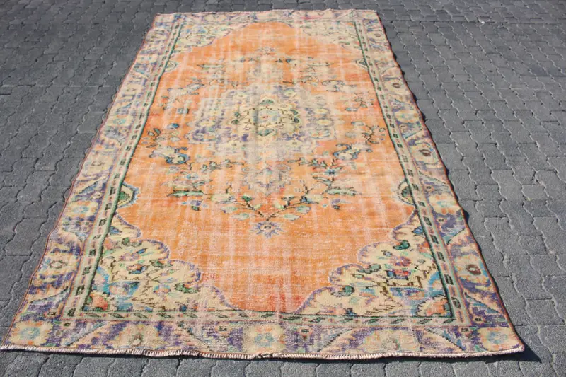 Alfombra turca grande de 5,7x9,4 pies, alfombra vintage, alfombra con estampado animal naranja Oushak - 1