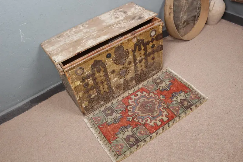 Roter und grüner Patchwork-Teppich, 1,5 x 2,7 Fuß, schickes Dekor