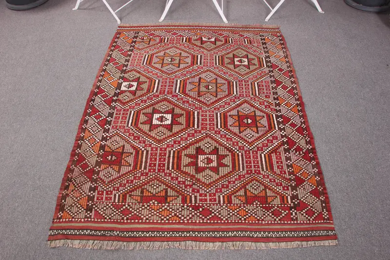 手作りのレッド&グリーンラグ、3.5x4.6フィートのボタニカルデザイン