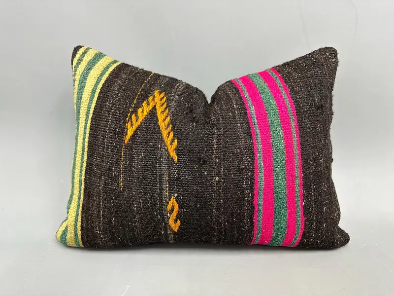 Handgewebtes Kelim-Wurfkissen, gestreiftes Vintage-Kissen mit Reißverschluss