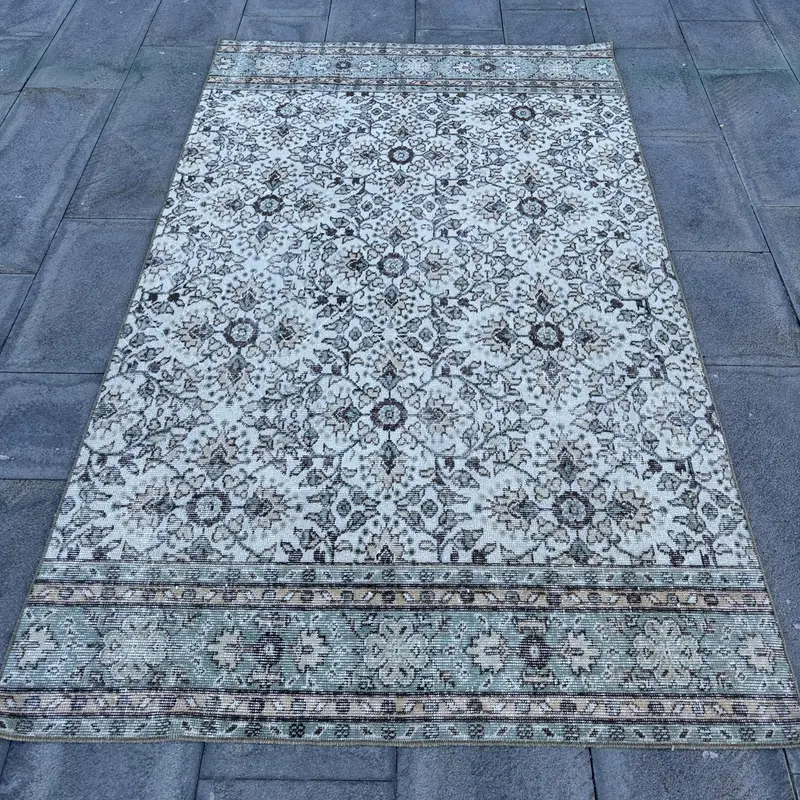 エレガントなベージュ&ブラウンラグ、4.3x7.4フィートのストライプデザイン