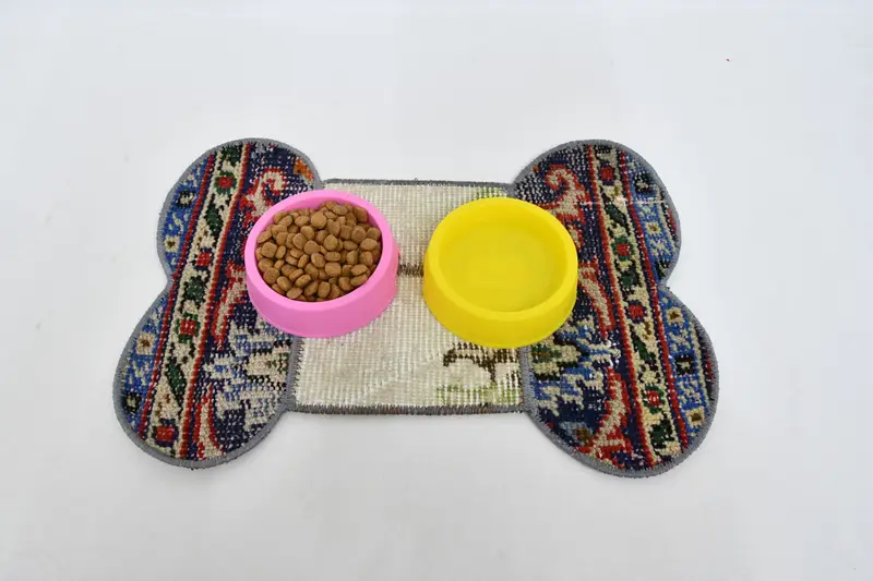 Köpük Dolgulu, Dayanıklı Evcil Hayvan Pedi ile Orta Beyaz ve Kırmızı Pamuklu Pet Mat