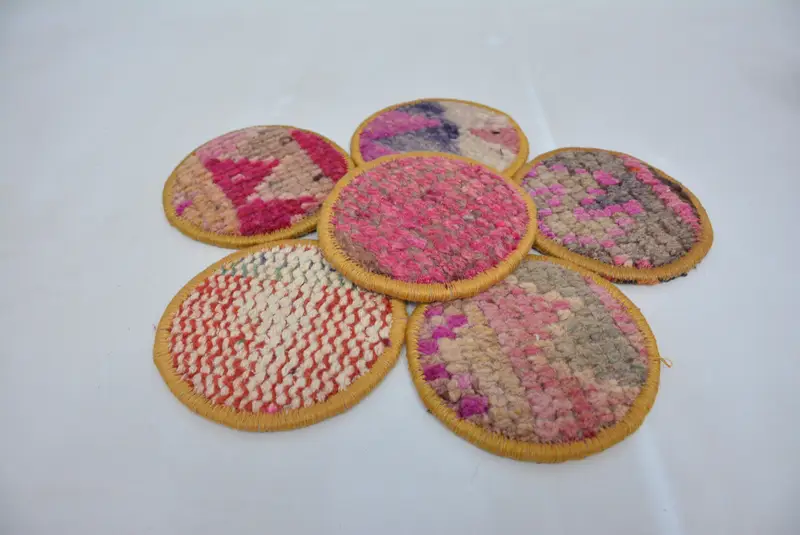 Eleganter Untersetzer in Rosa und Rot mit rutschfester Unterseite, einzigartiger Untersetzer