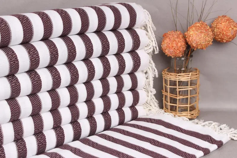 Burgunderrotes Baumwollhandtuch personalisiert, 36x71 Zoll, Beige