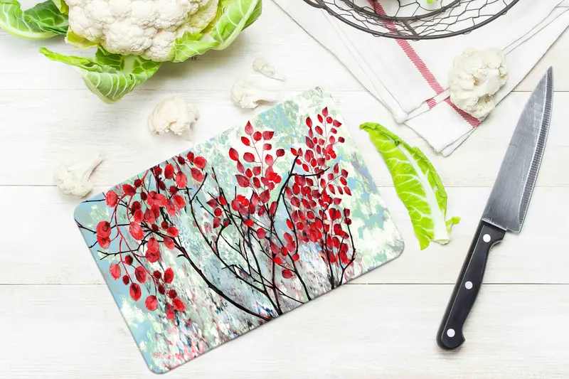 強化された安全性とモダンなデザインを備えた抽象的なガラスまな板