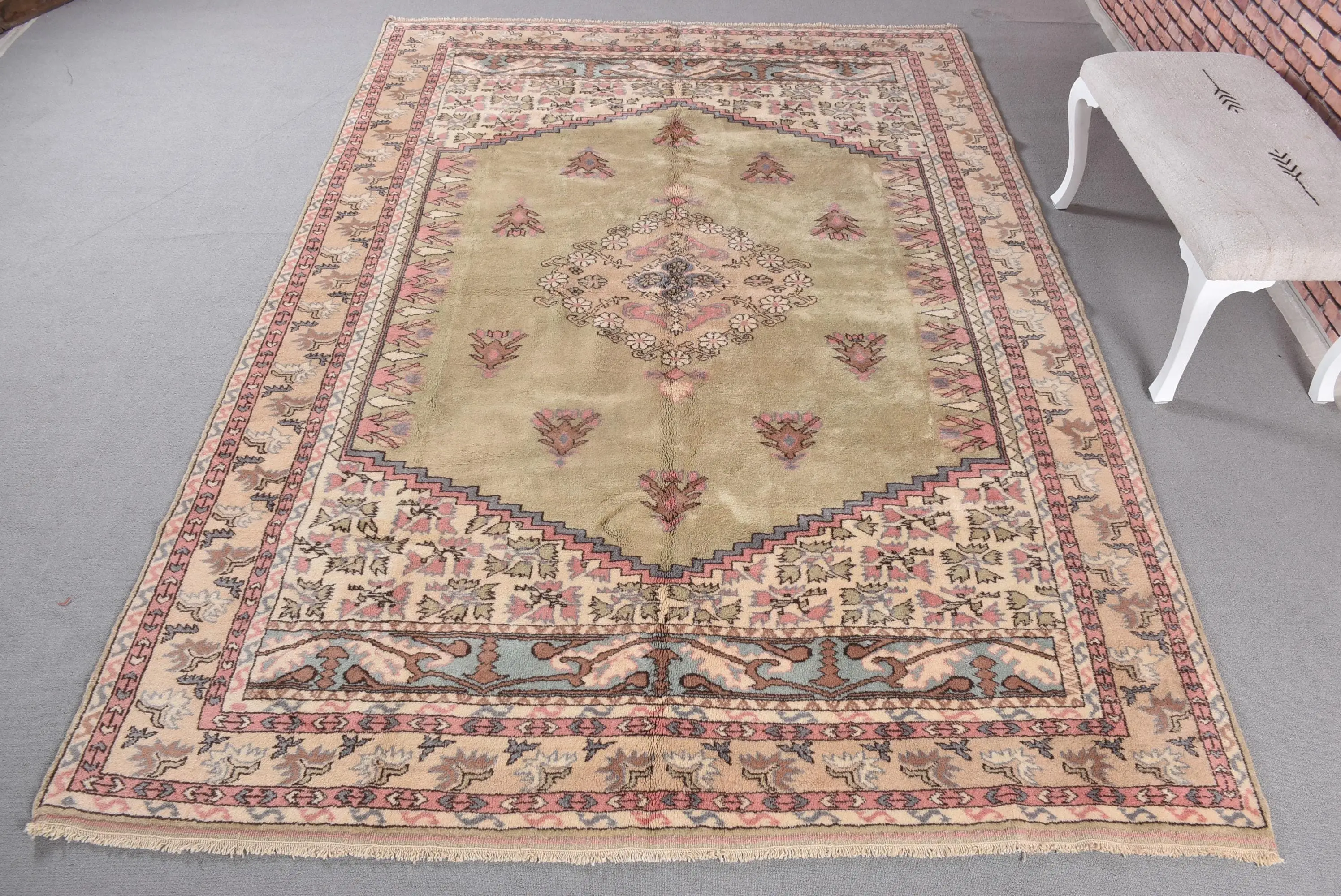 Türkischer Vintage-Teppich 7,1 x 10 Fuß, brauner, übergroßer Patchwork-Wollteppich - 1