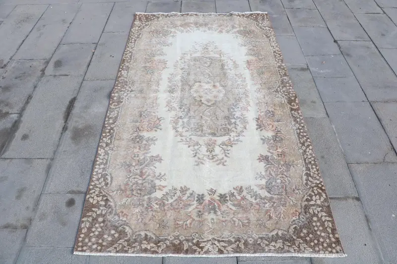 Elegant Brown Ombré Rug, 3.7x6.7 ft Chic Living Space