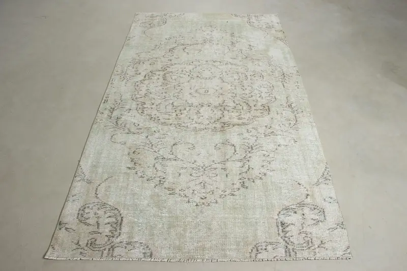 Vintage-Teppich 4,2 x 7,4 Fuß, grau-weißer Teppich aus Wolle - 1