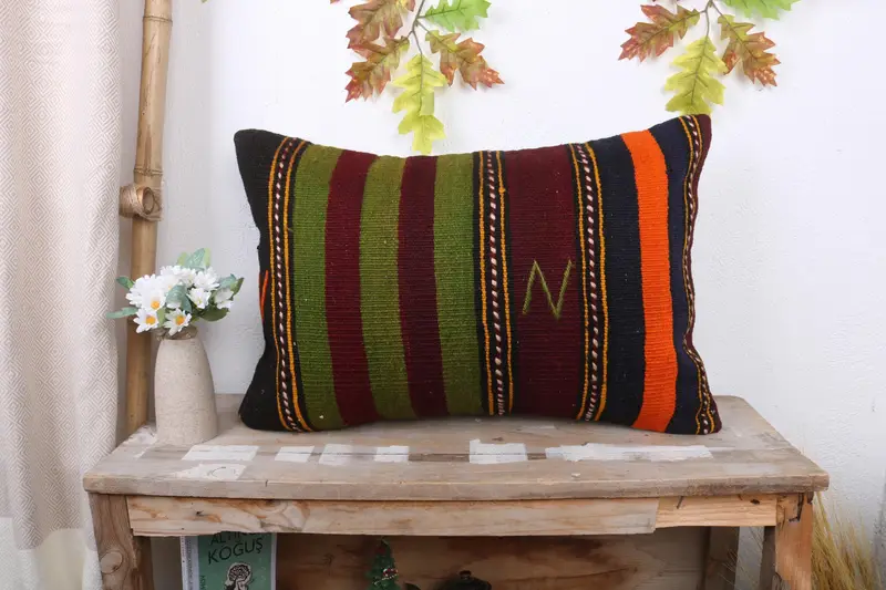 Handgefertigtes gestreiftes Kissen, 16x24 besticktes Kissen