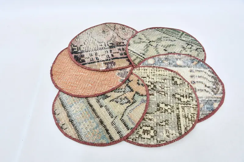 Elegantes manteles individuales Kilim beige y grises, accesorio de comedor versátil