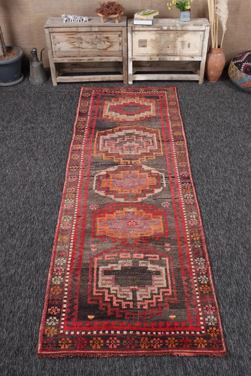Vintage Herki Runner Halı 3.2x9.2 ft (99x280 cm), Türk Kırmızı Patchwork Yün Halı - 1