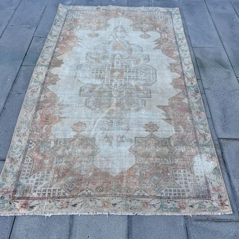 Elegant Beige Rug, 4,4x7,2 ft with Brown Border