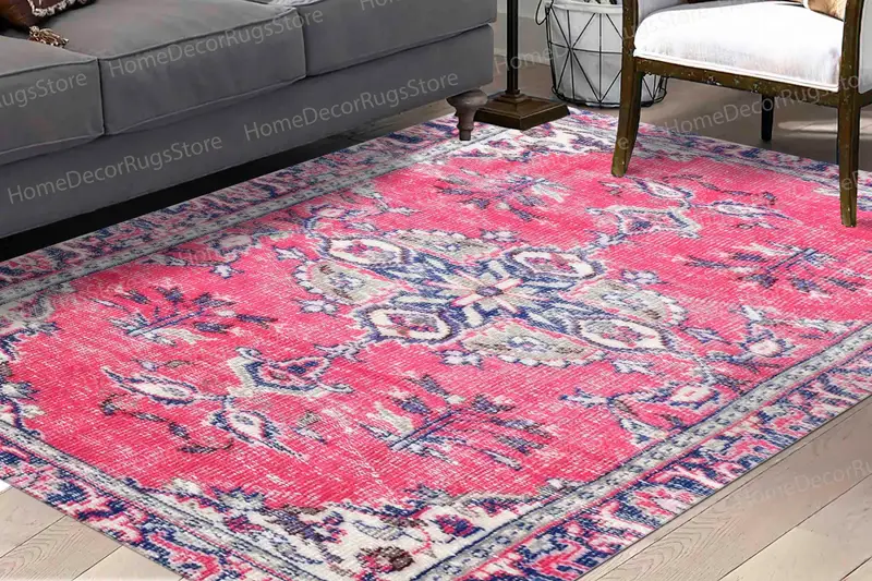 Yumuşak Tonlarda Lacivert Madalyon Çiçek Baskılı Halı