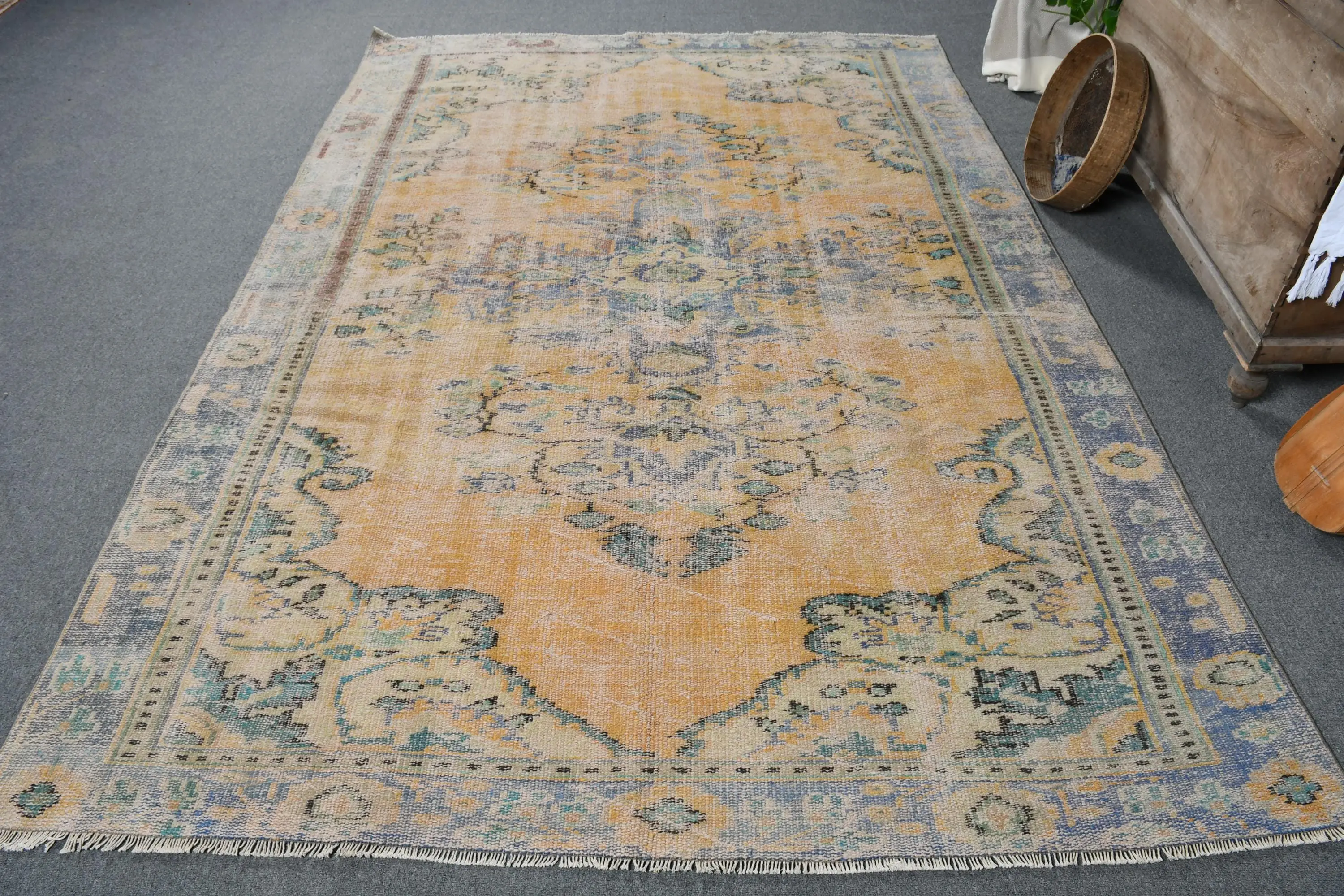 Canlı Sarı ve Mor Halı, 6,3x8,7 ft Ikat Tasarım - 1