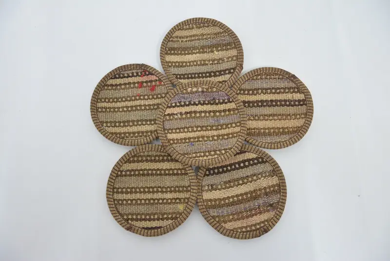 ボヘミアンベージュとグレーのラウンドコースター、スタイリッシュなボヘミアンコースター