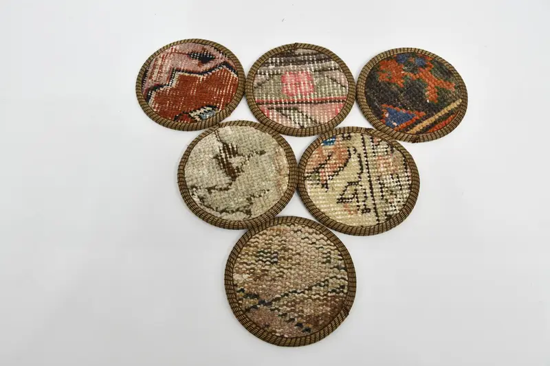 Böhmisches rundes Untersetzer-Set, beige und rote Untersetzer