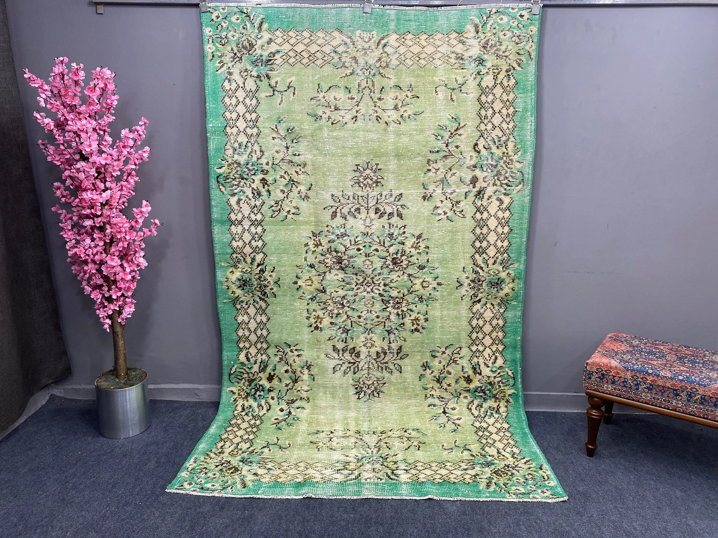Zarif Yeşil Halı, 5,2x8,4 ft Bordürlü Tasarım - 1