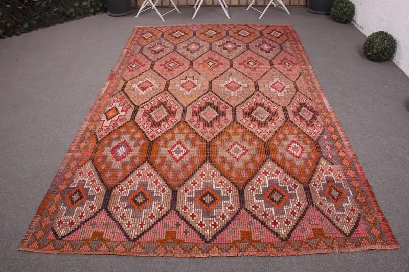 Handmade Pink & Beige Rug, 5.7x9.5 ft Floral & Geometric