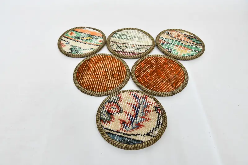 エレガントなオレンジとベージュのコースター、プレミアムキッチン装飾