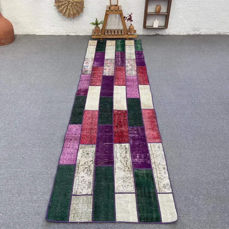 2,9 x 10,2 Fuß großer grüner Teppich mit roten Pflanzen, einzigartiges Design