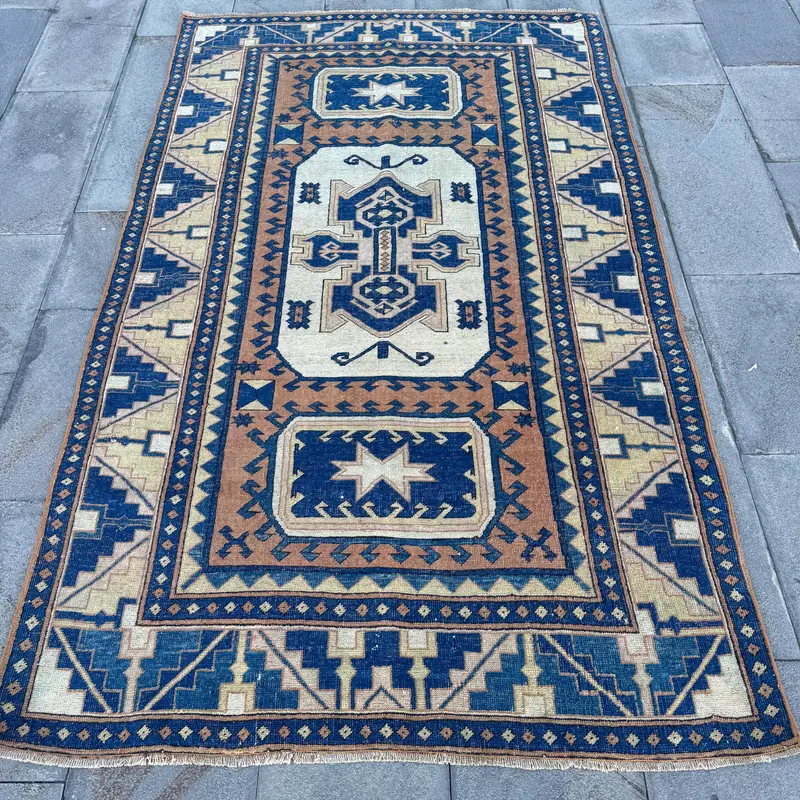 ブルー & ベージュの水玉模様のラグ、4.3x7.3 フィートのシックな装飾