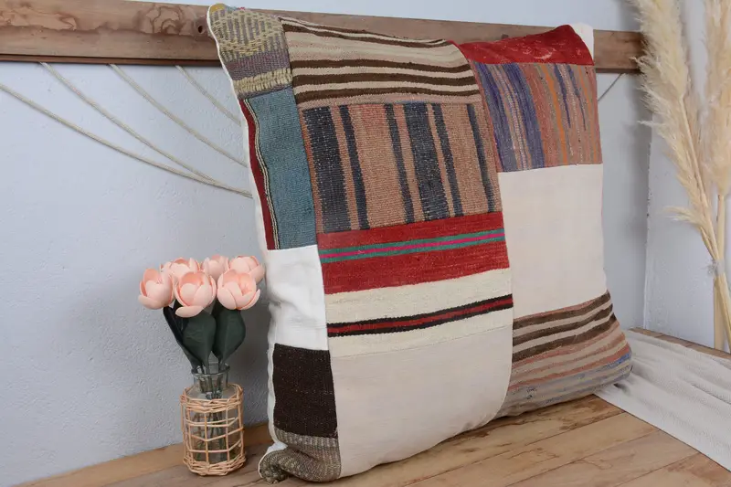 Handgefertigtes besticktes Kissen, Vintage-Patchwork-Kissen