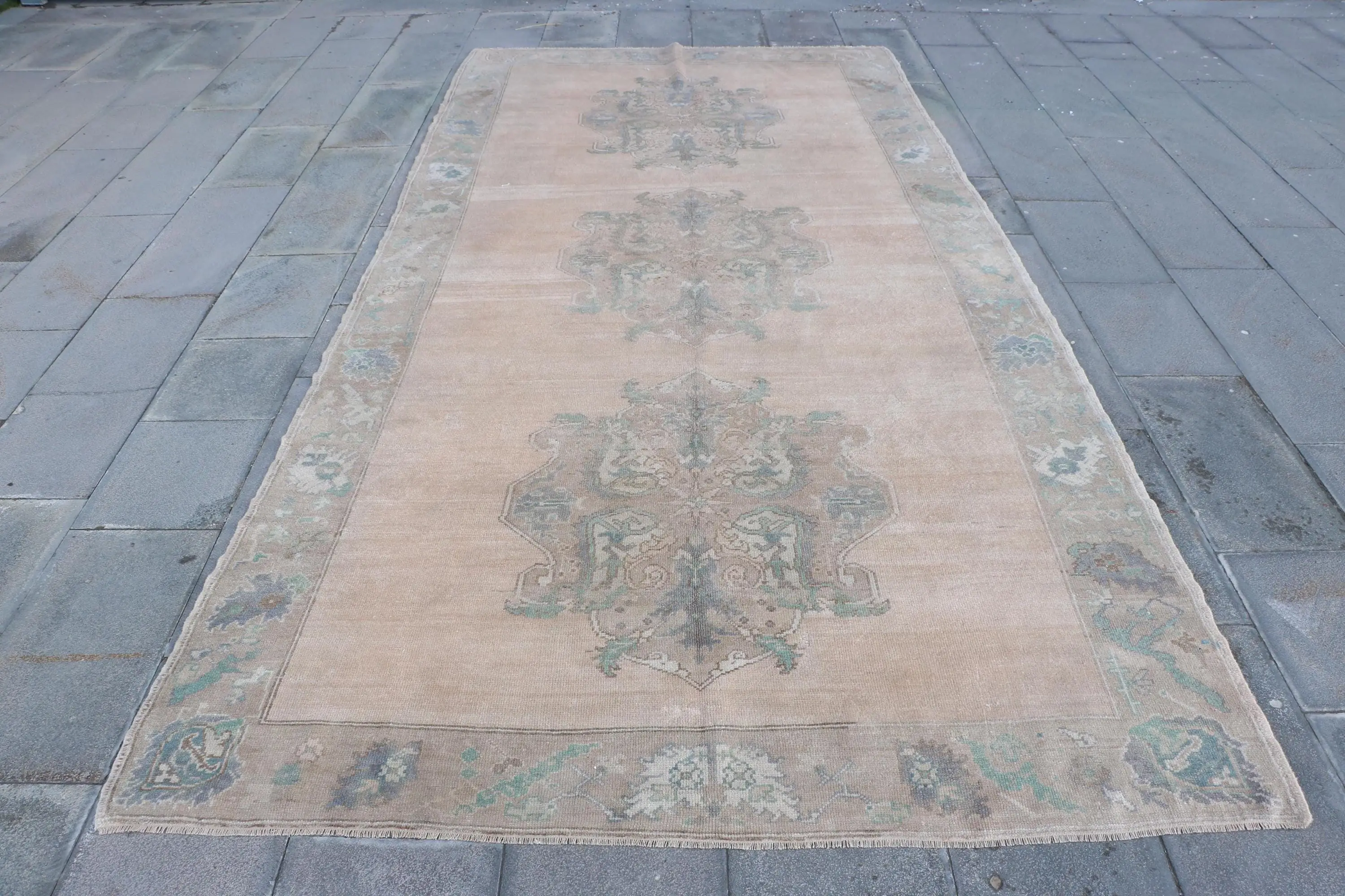 Vintage Büyük Halı 5.6x11.4 ft, Kahverengi Kareli Türk Yün Halı - 1