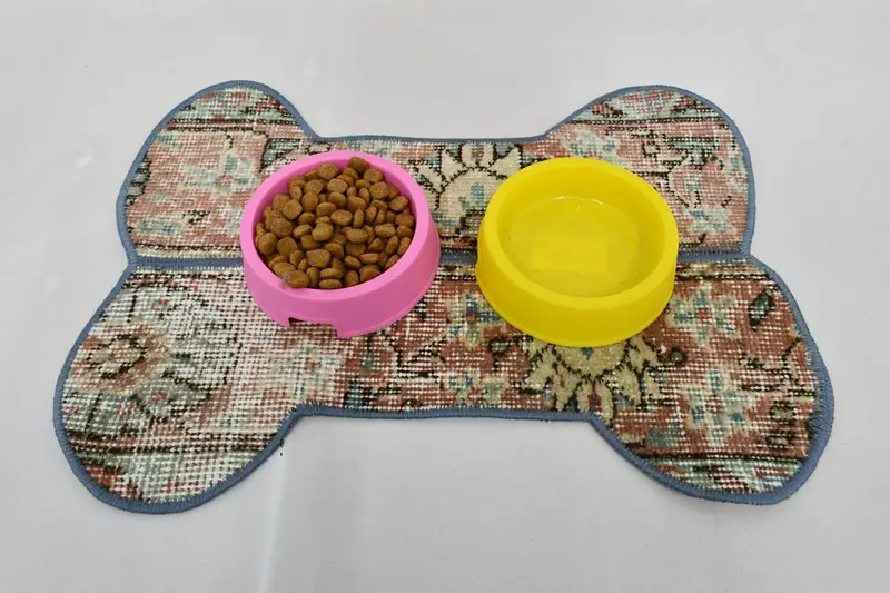 Orta Kırmızı ve Bej Pamuklu Köpük Dolgulu Evcil Hayvan Matı, Evcil Hayvan Pedleri