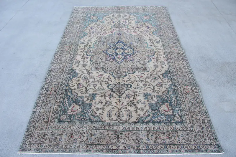 Elegant Beige Southwestern Rug, 6,3x10 ft Chic Decor