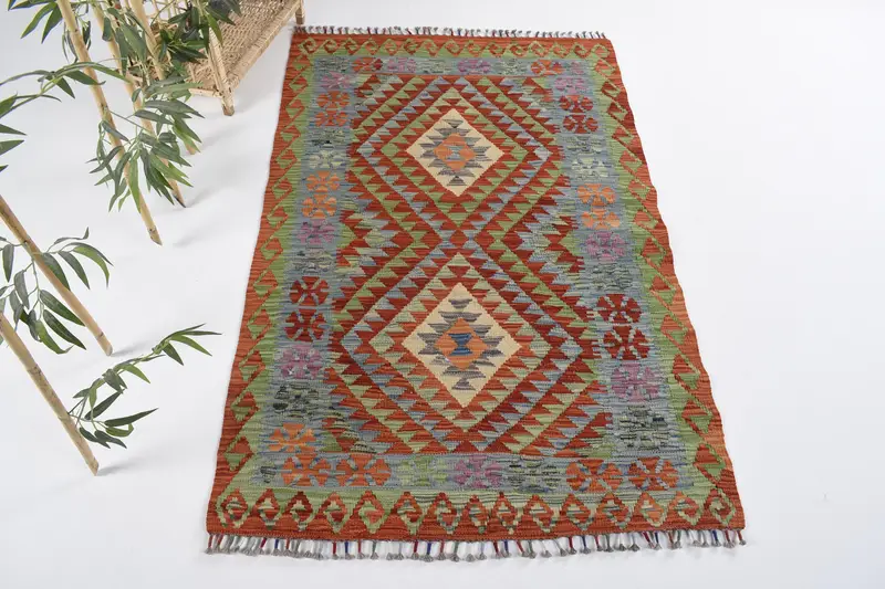 Handgefertigter 0,3 x 0,4 ft grüner Patchwork-Teppich, einzigartiger handgefertigter Teppich