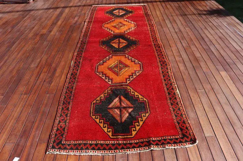 Türk Vintage Halı 4x11.4 ft (121x347 cm), Oushak Kırmızı Siyah Kareli Halı - 1