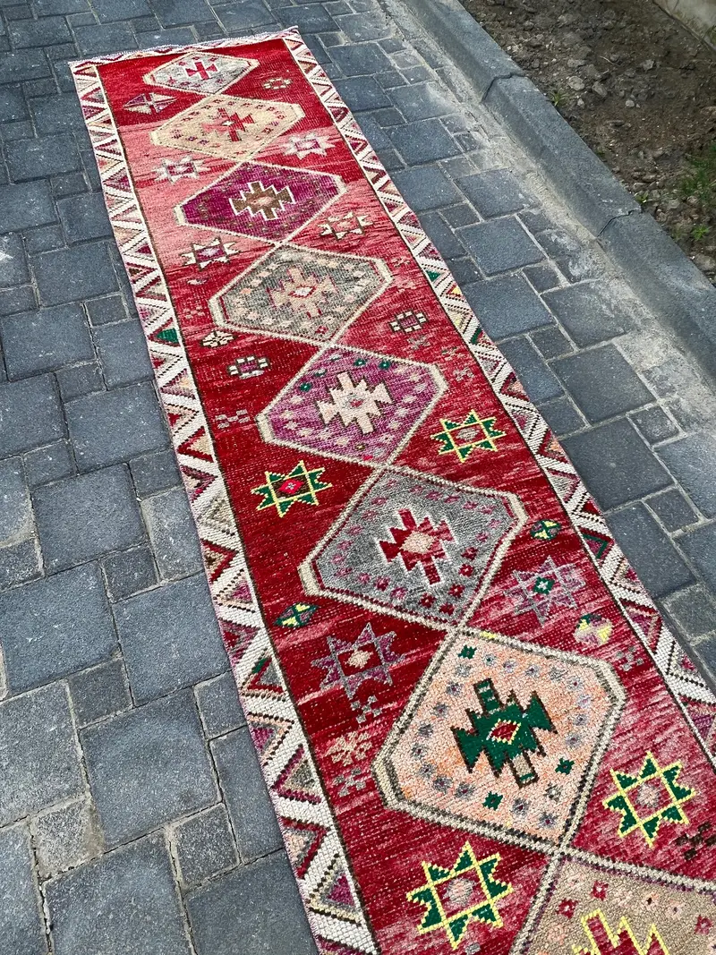 エレガントなローズゴールドのオリエンタルラグ、2.8x11フィートのシックな装飾