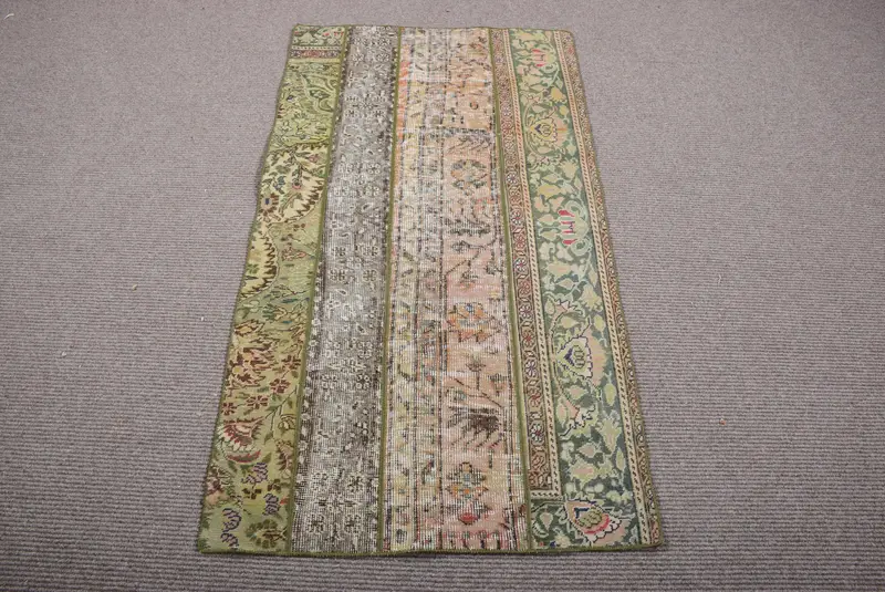 Eleganter grüner Ikat-Teppich, 2,6 x 4,7 Fuß, schickes Dekor