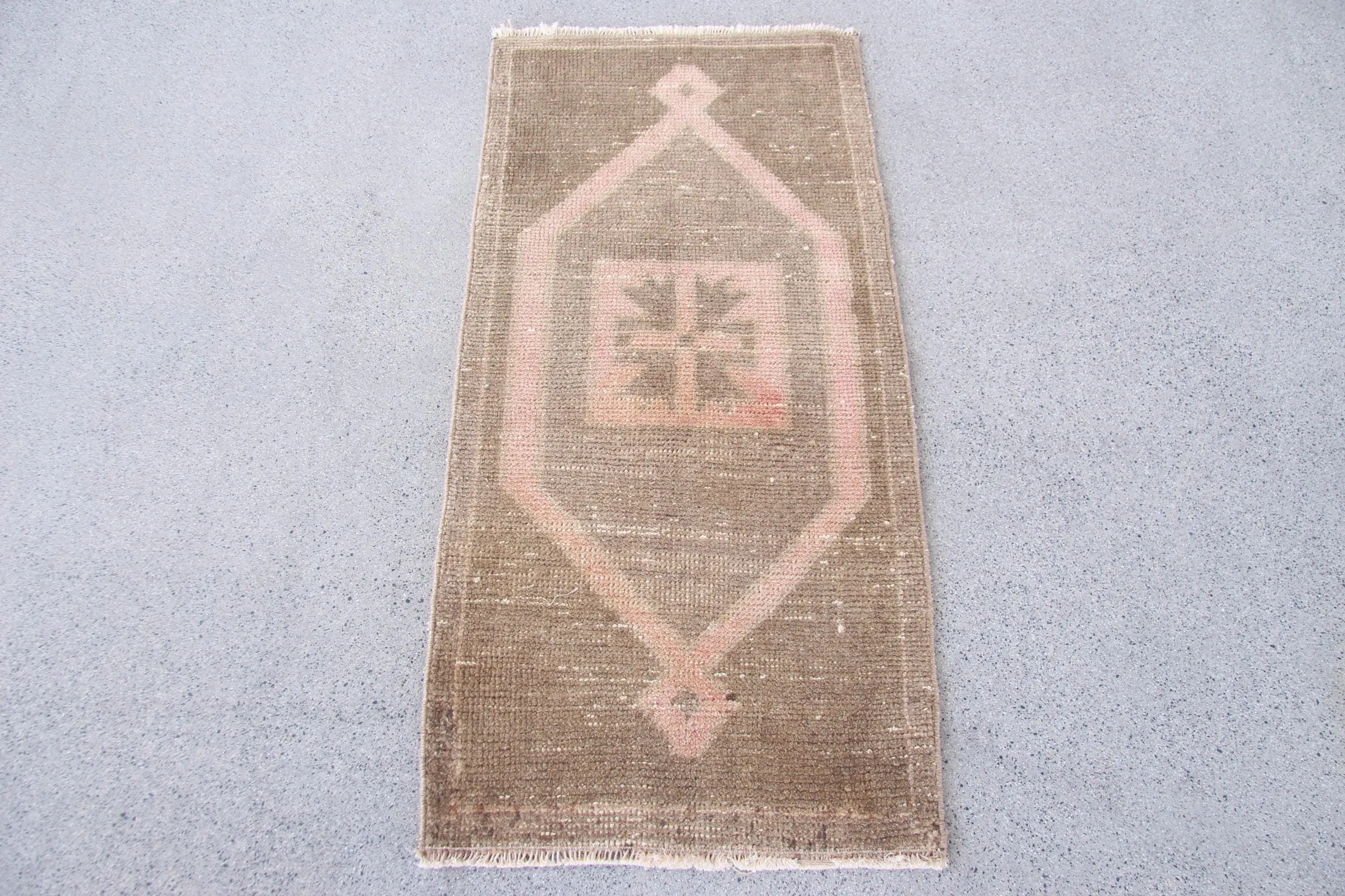 1,5x3,2 ft kleiner Vintage Teppich, türkischer Teppich, braun rosa karierter Wollteppich - 1