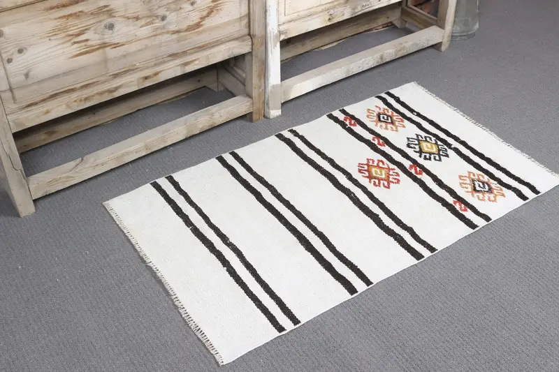 Alfombra turca de 2,1x3,6 pies, alfombra pequeña vintage, alfombra con bordes blancos - 1