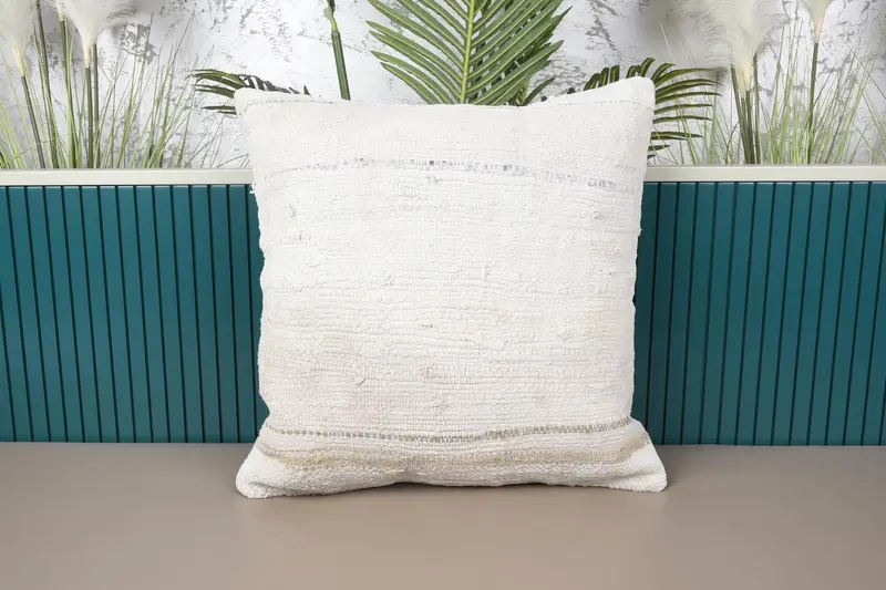 Beige gestreiftes Kissen, Vintage besticktes Kissen