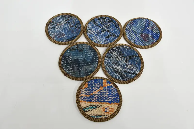 ボヘミアンブルーとベージュのラウンドコースター、ユニークなエスニックコースター
