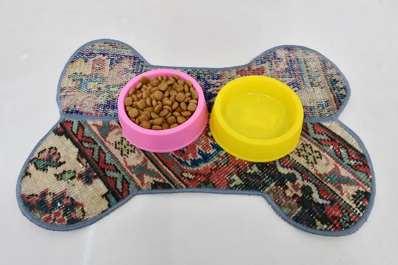 Bohemian Round Wool Placemat, Red and Bronze Traditional Design