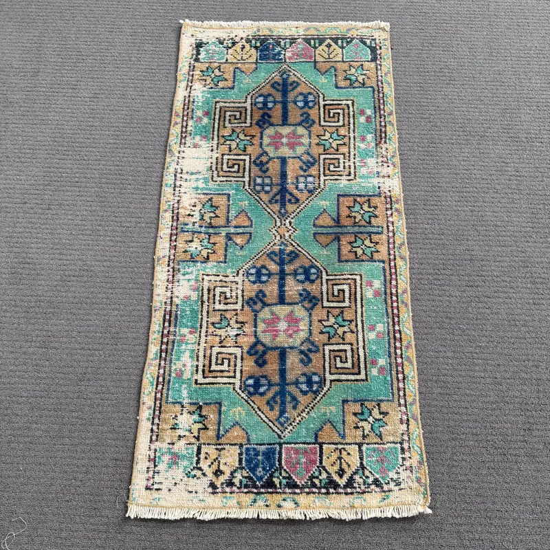 グリーンフローラルラグ、0.1x3.4フィートの鮮やかな装飾