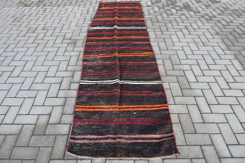 Türkischer Teppich, 2,8 x 10,8 Fuß Vintage-Teppich, braun-roter Wollteppich mit Tiermuster - 1