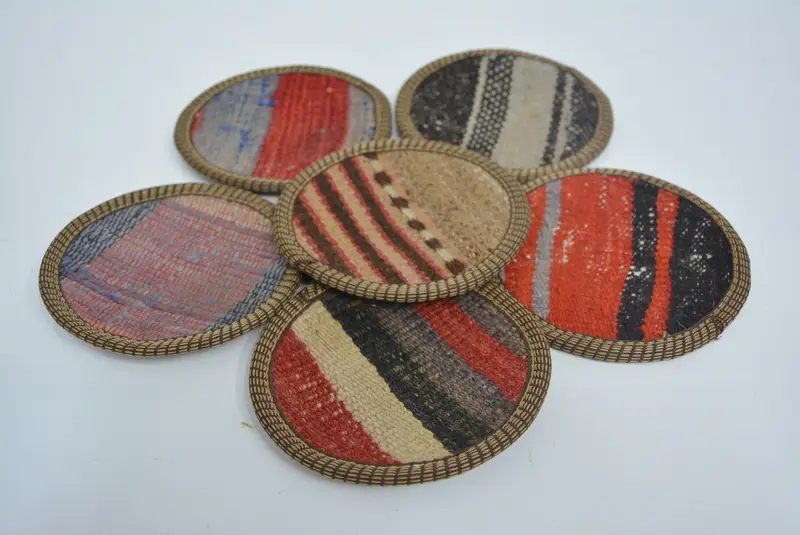 Posavasos redondo bohemio rojo y beige, elegante posavasos bohemio