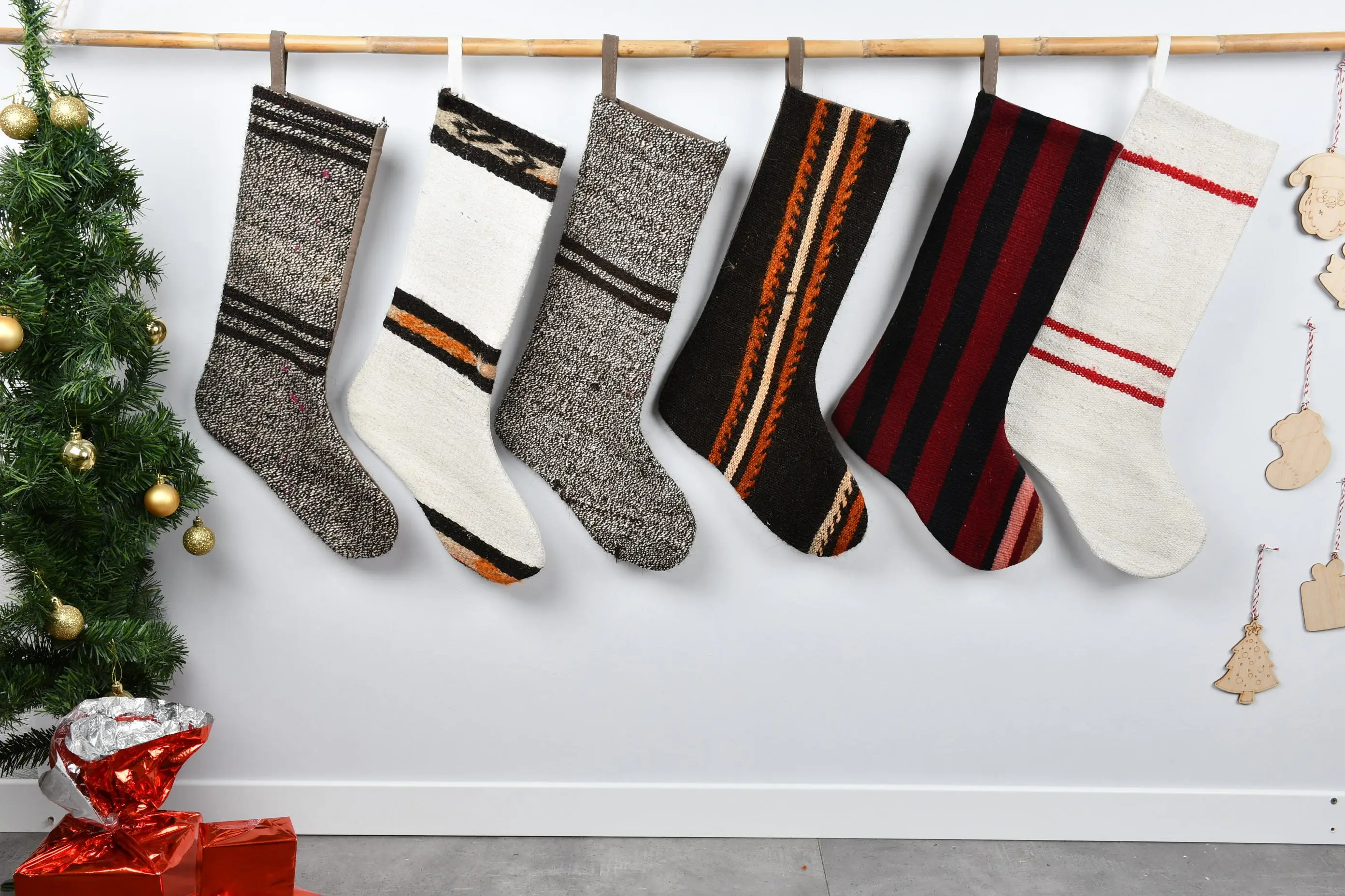 Şenlikli Kilim Noel Çorabı, 8 İnç Süs Çorabı - 1