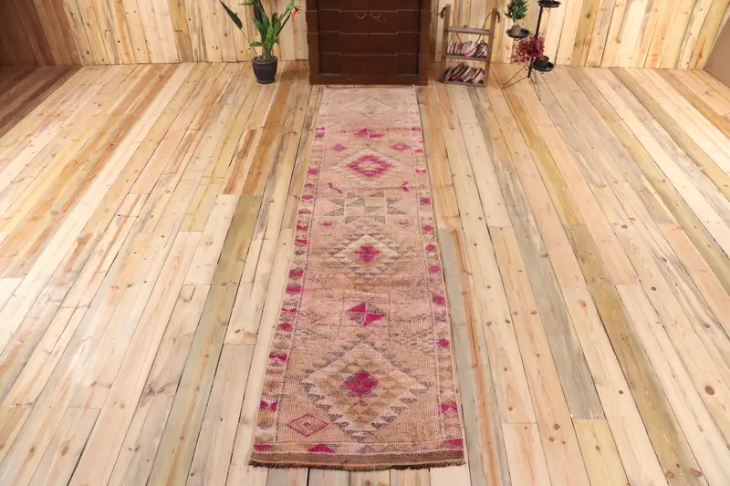 Türk Vintage Halı 2.6x11.1 ft (78x338 cm), Herki Kahverengi Pembe Bitkiler ve ağaçlar Halı - 1
