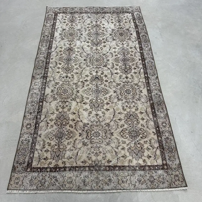 Alfombra elegante de cuadros beige y marrón, 108x195 cm
