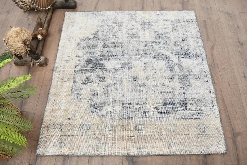 Vintage Turkish Rug 3.6x3.8 ft, White Oushak Check Rug - 1