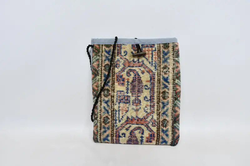 調節可能なストラップ付きキリムバッグ、ヴィンテージモチーフのウールクロスボディバッグ