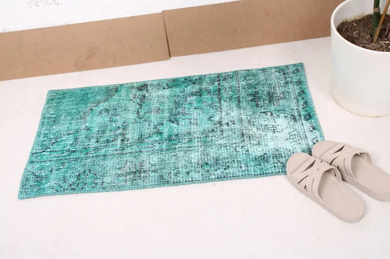 Vintage Türk Halısı, 1.5x2.9 ft Oushak Halı, Mavi Yeşil Bordürlü Yün Halı - 1